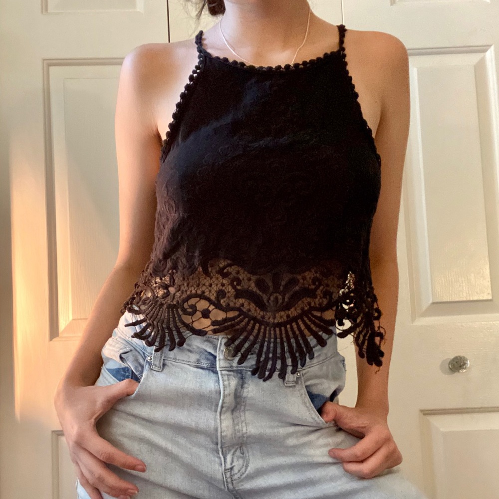 🖤BLACK lace halter crop top